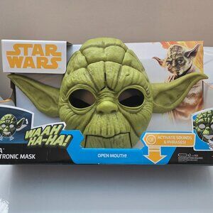 Collectors Brand New Star Wars Talking Yoda Ears Move Electronic Mask.